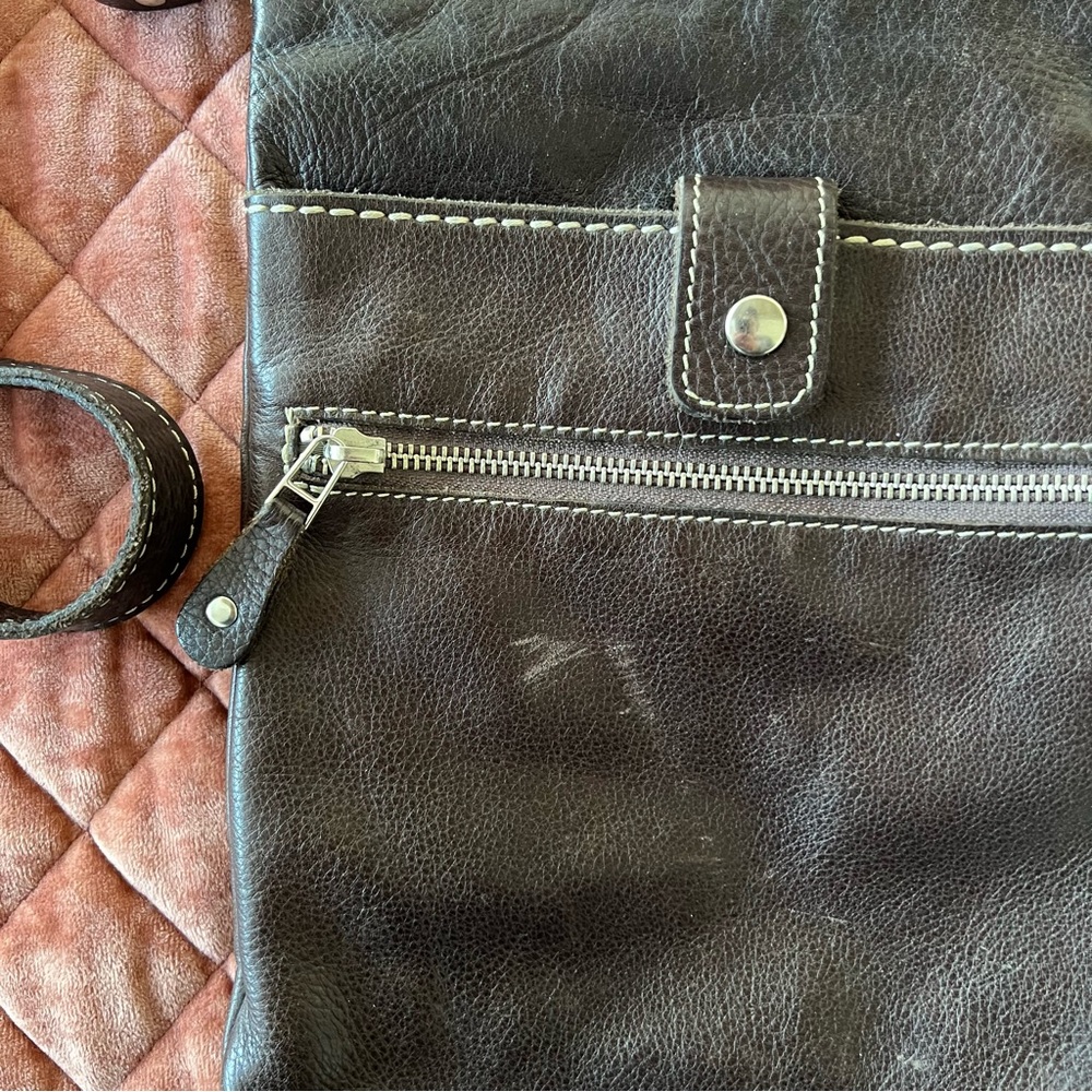 ROOTS Vintage Chocolate Brown Crossbody Leather Bag - Picture 3 of 11